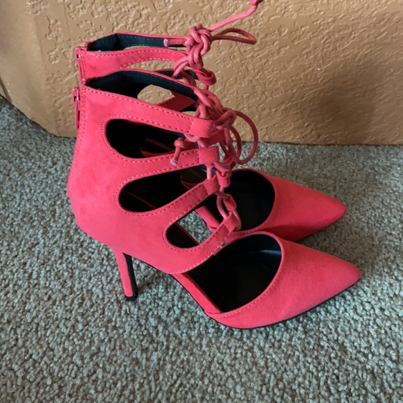 Size 6 fuchsia suede pointy heels - Picture 3 of 9